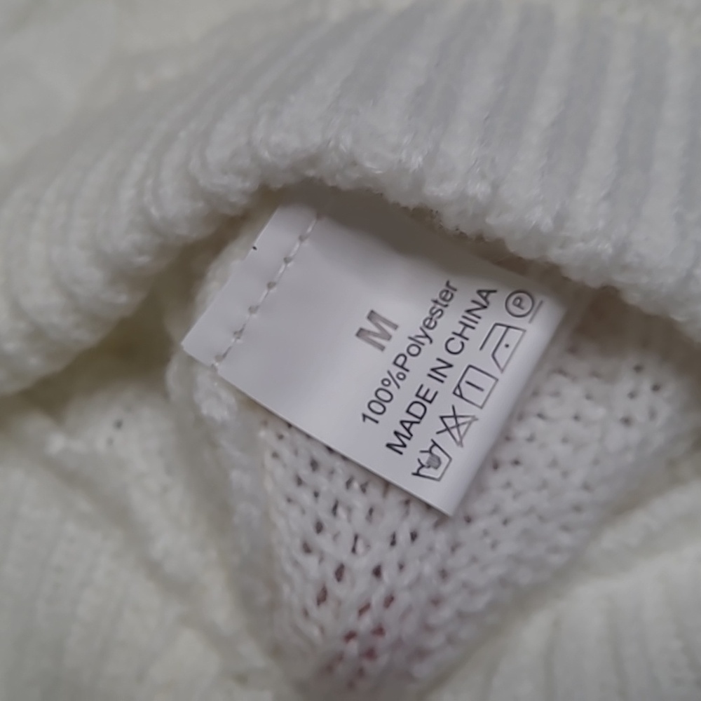 New! Womens Medium Cream Cable Knit Cropped Sweater and Shorts Set - Picture 6 of 6
